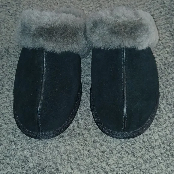 Ugg Scuffette II Black Slippers - Picture 2 of 4